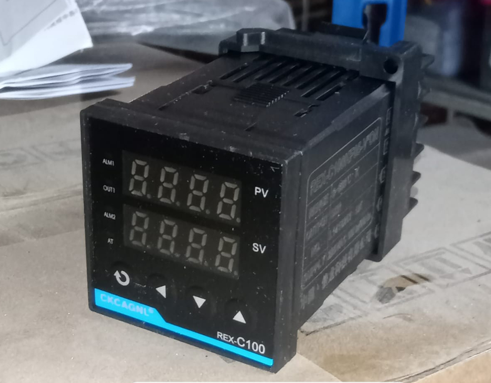 ZSâ€‘100 berfungsi sebagai â€œtermostat cerdasâ€ yang menjaga suhu mesin sealing di level yang tepat agar hasil sealing optimal dan konsisten.